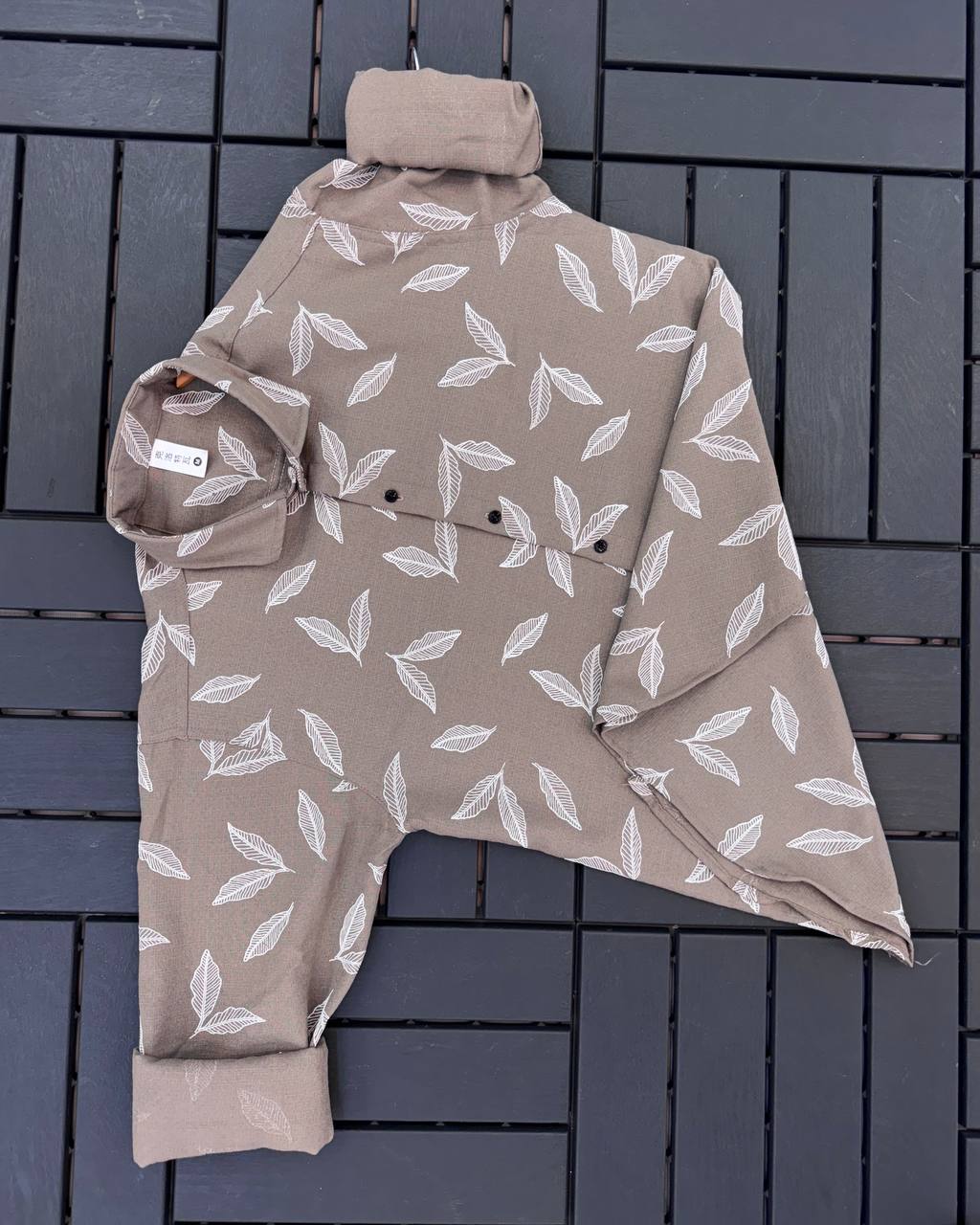 Light Comfort: Linen Shirt with Textured Rubber Print Shirt